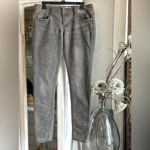 Dollhouse Whisked Skinny Jeans. Low Rise | Gray | Straight | Women’s Sz 9 EUC
